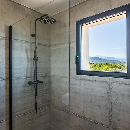 Kalinas Corse 4 Etoiles サリ・ソランザラ